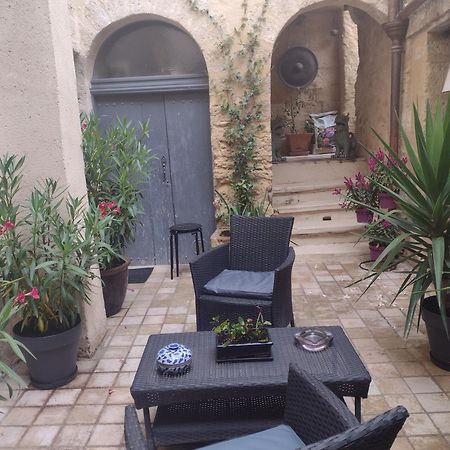 Au Gre Du Voyage Daire Uzès Dış mekan fotoğraf