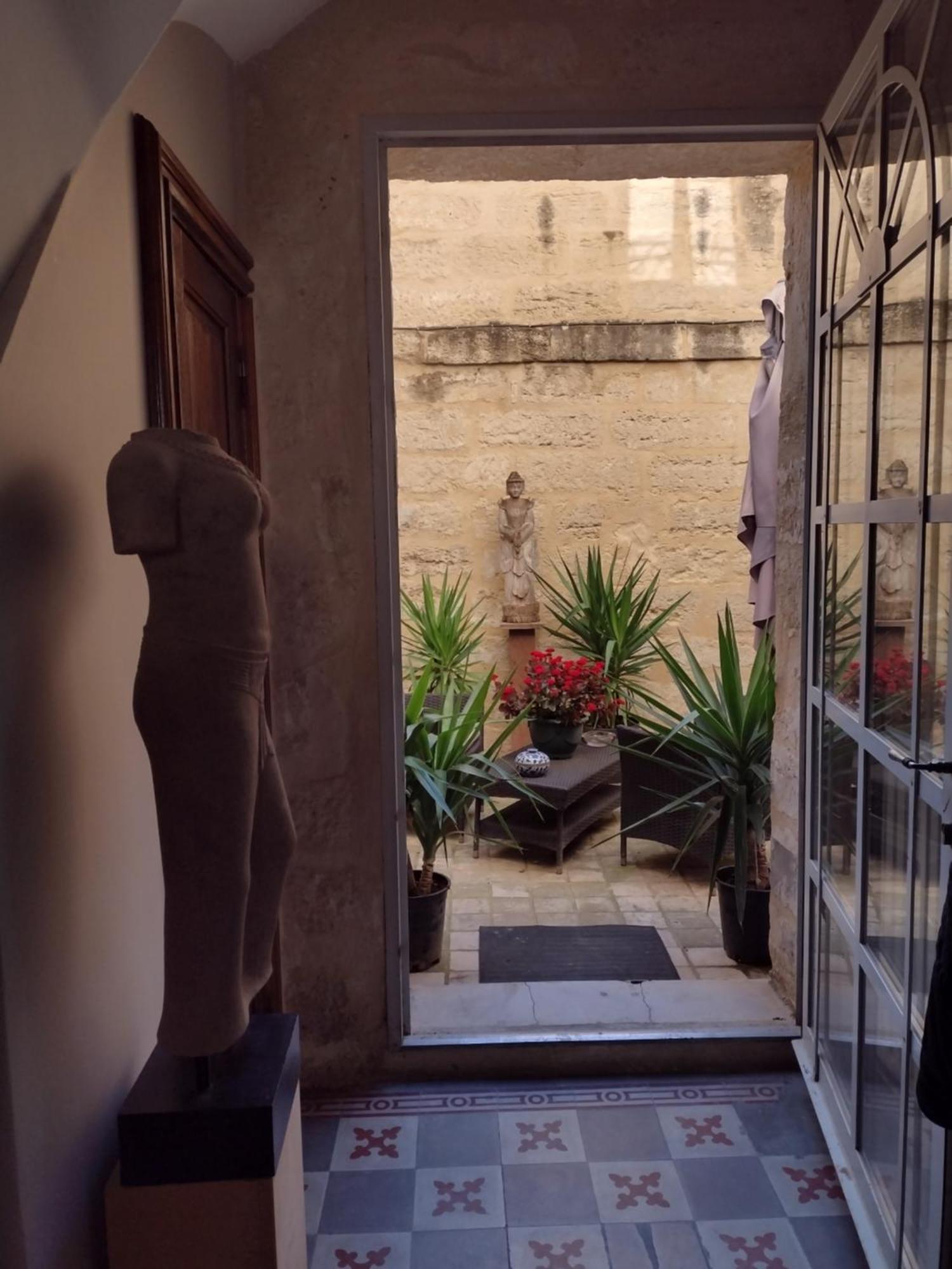Au Gre Du Voyage Daire Uzès Dış mekan fotoğraf