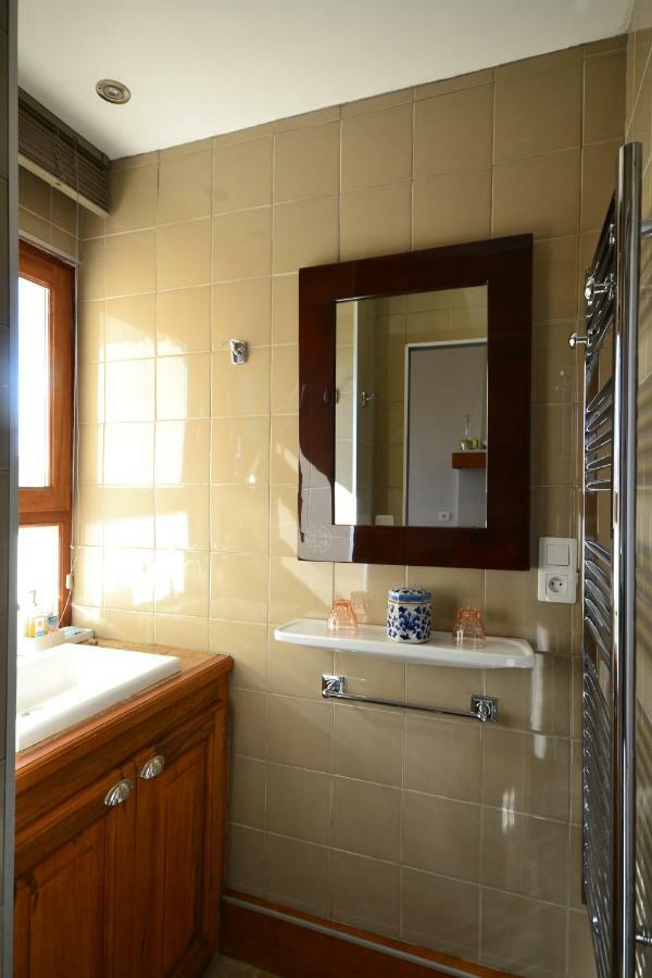 Au Gre Du Voyage Daire Uzès Dış mekan fotoğraf